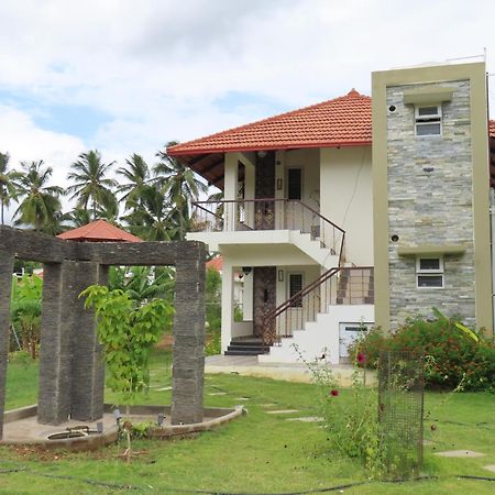 Misty Hills Retreat Hotel โคอิมบาทอร์ ภายนอก รูปภาพ